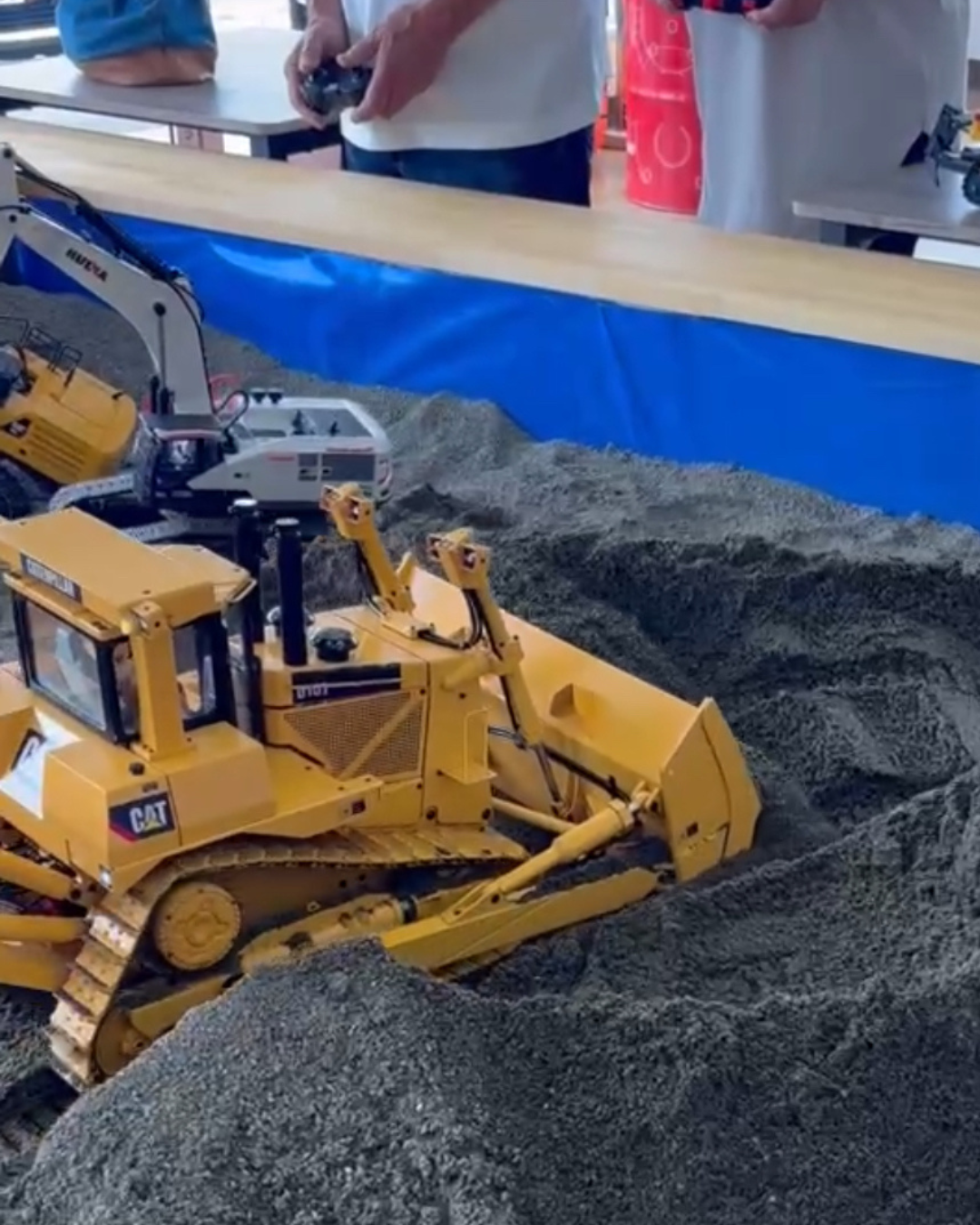 重機ラジコン操作体験